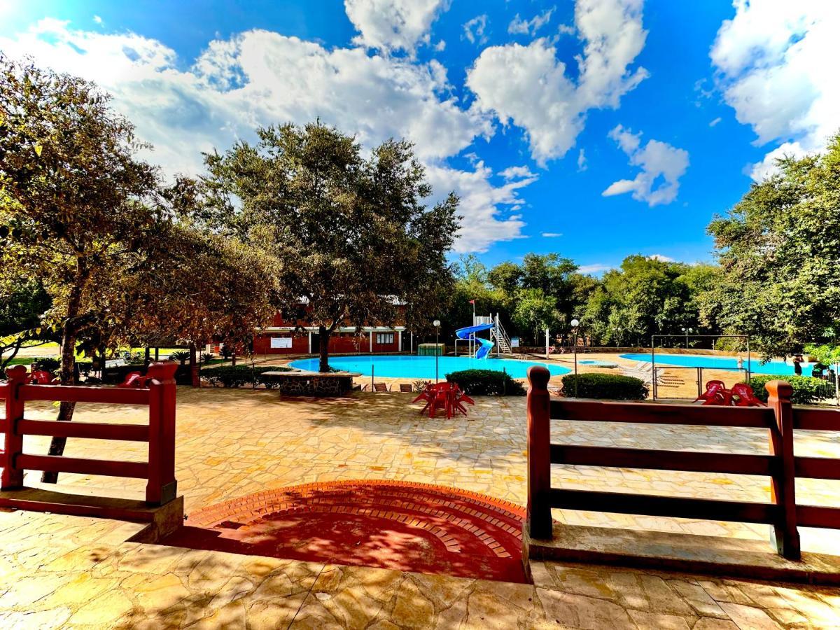 Parque Hotel Manantial Hohenau Exterior photo