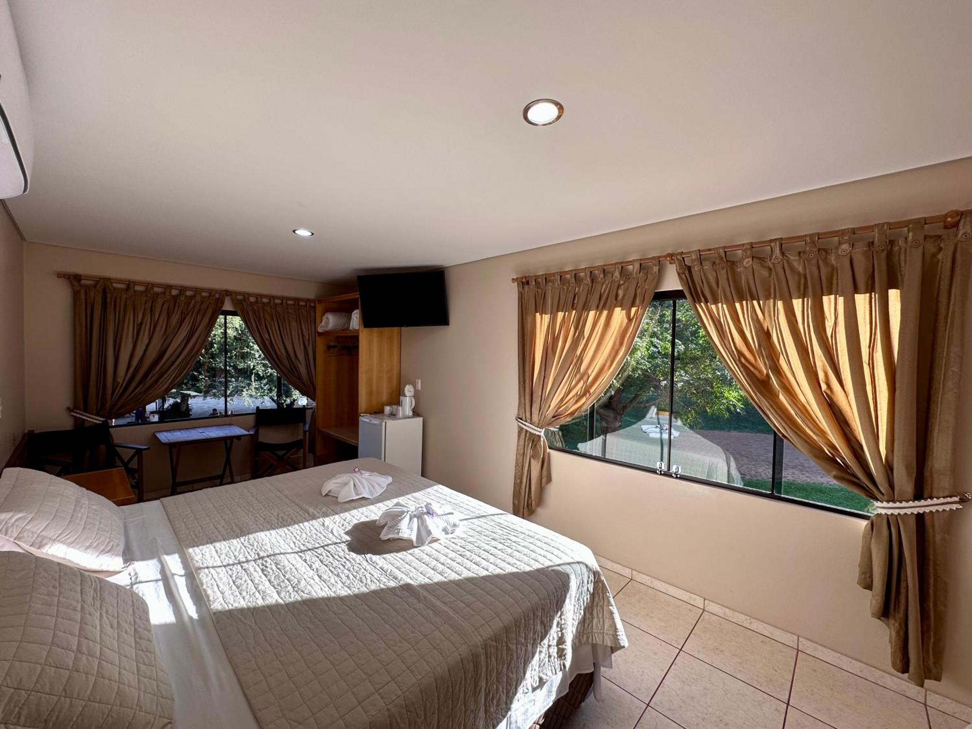 Parque Hotel Manantial Hohenau Exterior photo